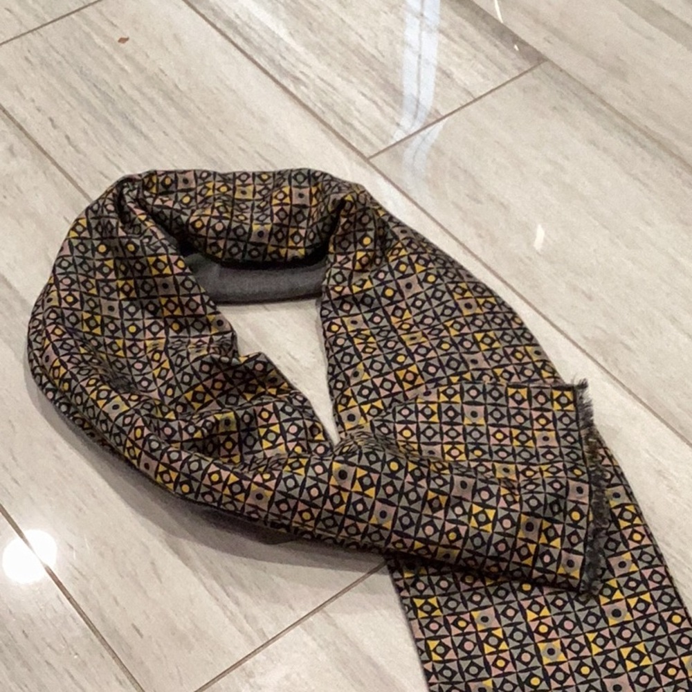 Geometric Patterned Scarf - image 2